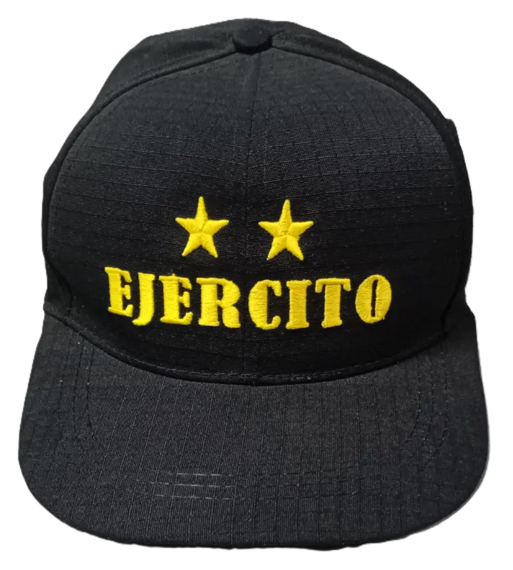 Gorra negra con bordado 